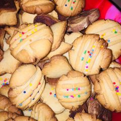 A picture of Chocolate and milk cookies.