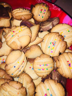 A picture of Chocolate and milk cookies.