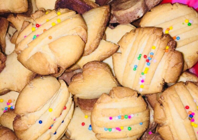 Chocolate and milk cookies