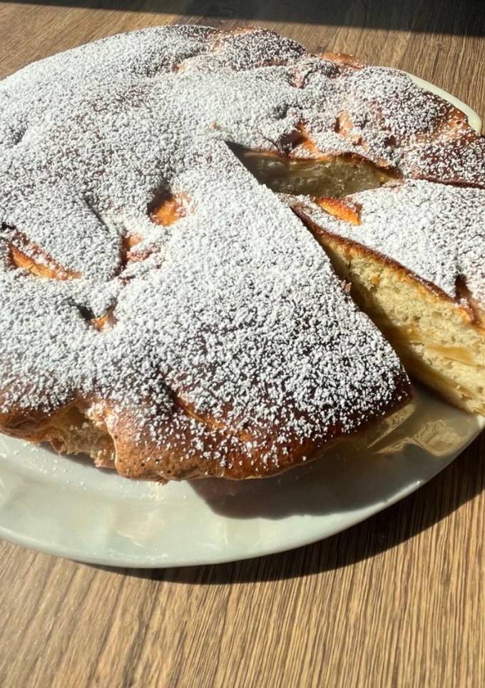 Шарлотка з яблуками