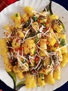 ખાંડવી(કુકર)(khandvi recipe in Gujarati) રેસીપી મુખ્ય ફોટો