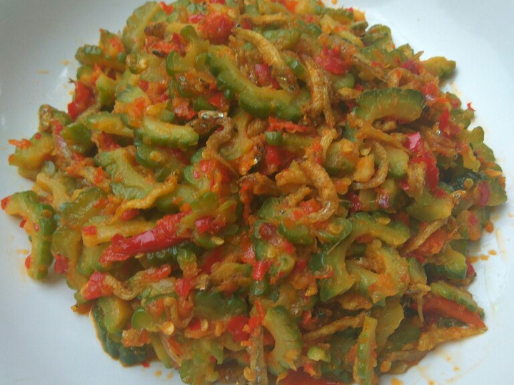 Langkah Mudah untuk Membuat Tumis pare teri pedas, Sempurna