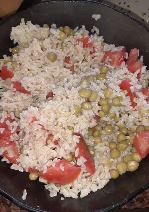 Una foto de Ensalada de arroz integral