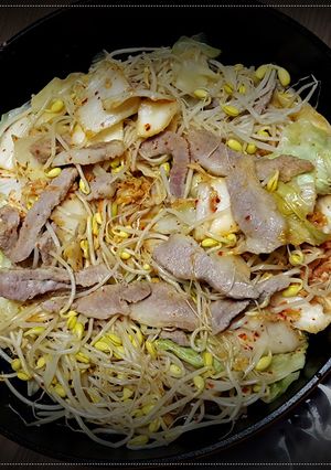 泡菜豆芽炒豬肉 娜娜媽 的食譜成品照片