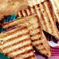 A picture of Grilled peas sandwich.