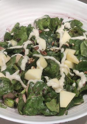 Foto principal de Ensalada de salsa yogurt con nueces