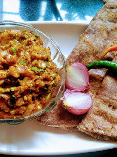 A picture of Vanga bharit.