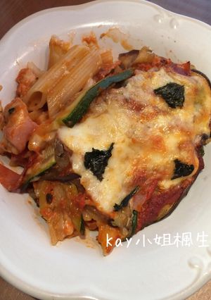 焗烤茄子櫛瓜火腿千層筆管麵 的食譜成品照片