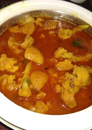 A picture of Dhaba style aloo gobhi.