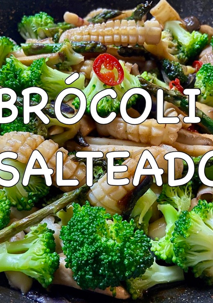 Una foto de Brócoli  🥦 Salteado con Calamar 🦑