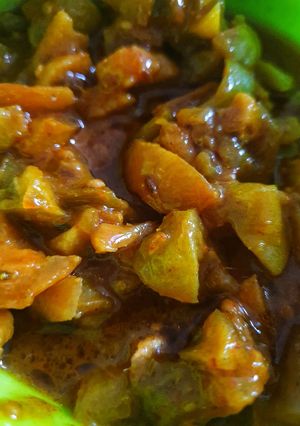 हरे टमाटर की खट्टी मीठी लौंजी रेसिपी मुख्य फोटो