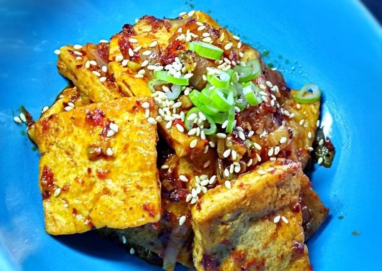 Dubu Jorim (Spicy Braised Tofu)