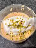Cremoso de “Jijona” con nata y pistachos