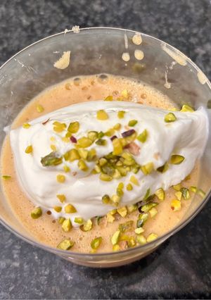 Una foto de Cremoso de “Jijona” con nata y pistachos