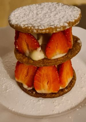 Une photo de Millefeuille fraise pistache