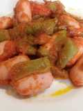 Salchichas mini con tomate y judías planas