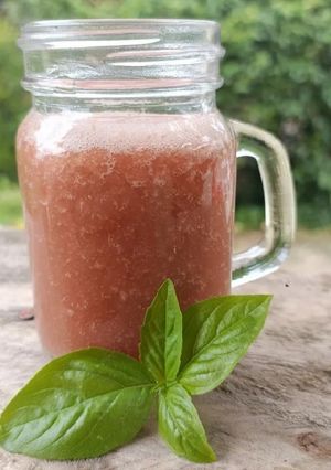 Une photo de 🌿Jus de tomate basilic citron