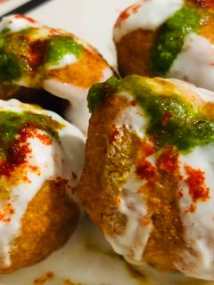 पकौड़ी चाट (pakodi chaat recipe in hindi) रेसिपी मुख्य फोटो