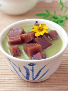 【家樂福廚房】抹茶牛奶紅豆年糕湯 的食譜成品照片