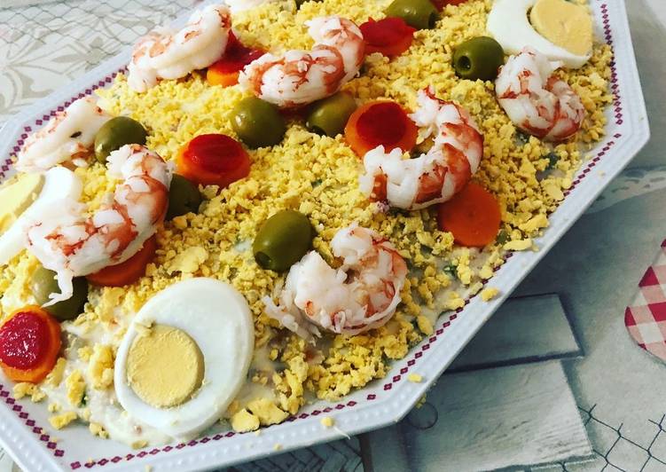 Ensaladilla rusa con gambones