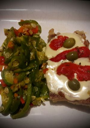 Una foto de Matambre a la pizza con guarnición de Zapallitos Salteados