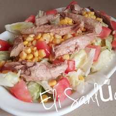 Una foto de Ensalada tradicional con caballa