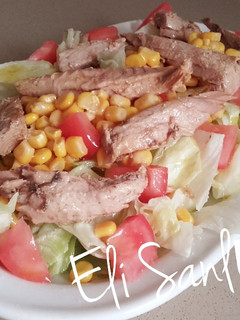 Una foto de Ensalada tradicional con caballa