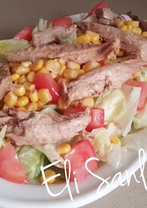 Una foto de Ensalada tradicional con caballa