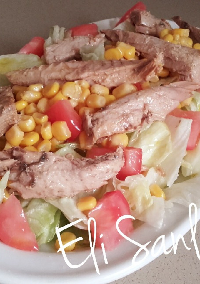 Una foto de Ensalada tradicional con caballa