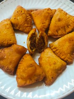 মুগ ডালের মিনি সামোসা (moong daler mini samosa recipe in Bengali) রেসিপির প্রধান ছবি