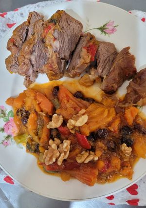Una foto de Paleta con salsa agridulce y omelette con vegetales, jamón y queso
