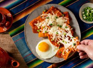 Una foto de Chilaquiles Rojos