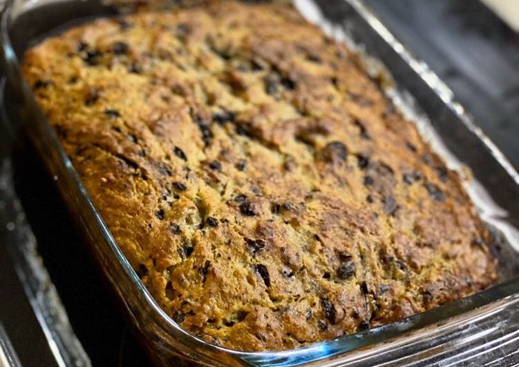 Steps to Make Perfect Chocolate chunks banana cake