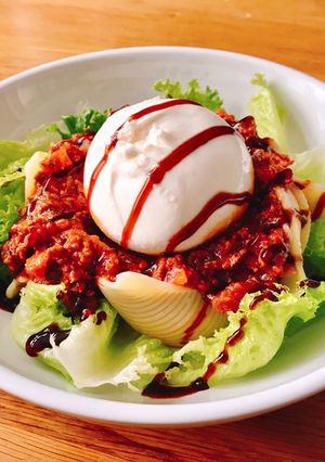 Hình của món Nui Sò Lớn Sốt Bò Bằm Bolognese & Phô Mai Burrata.