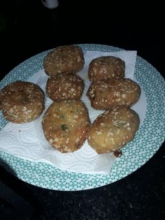Una foto de Croquetas de arroz y pollo(restos de la heladera)