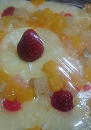 صورة لوصفة كيكة البسكويت بالفواكه والكريمة
