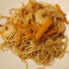 A picture of Prawn, veg and noodle stir fry.