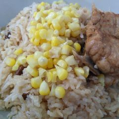 A picture of 玉米排骨饭 Pork Rib Rice with Sweet Corn.