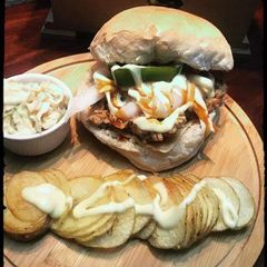 A picture of Zinger burger.