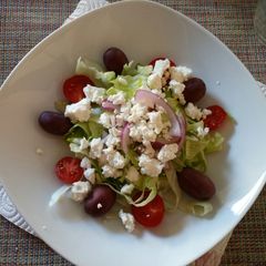 A picture of Greek salad.