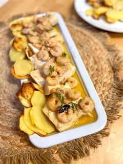 Una foto de Bacalao estilo bilbaína con gambas