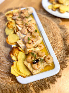 Una foto de Bacalao estilo bilbaína con gambas
