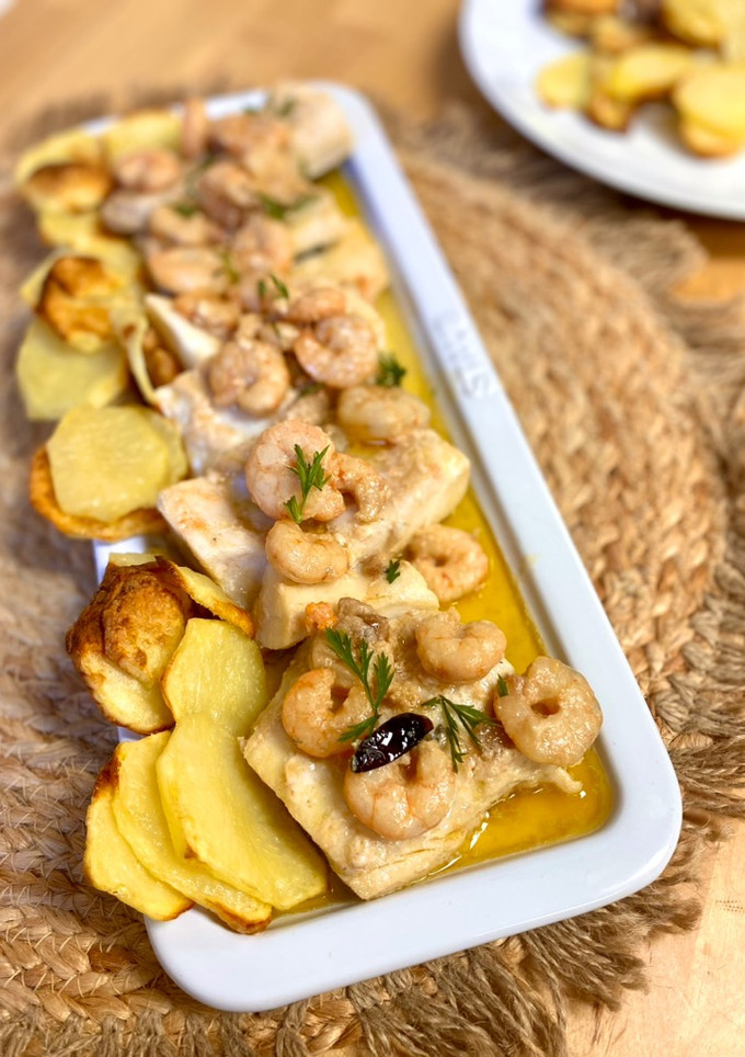 Una foto de Bacalao estilo bilbaína con gambas