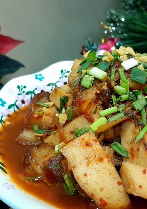 Hình của món Heo quay và chả kho kim chi.