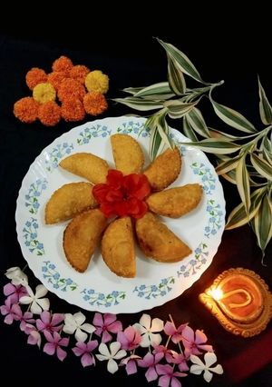 A picture of Coconut stuffed Gujiya.