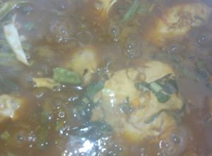 Una foto de Pollo con verduras nopales y catsup a la Mario, s