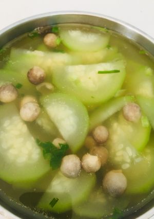 Hình của món Canh bí xanh nấm rơm (chay).