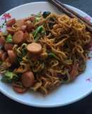 Mỳ xào xúc xích