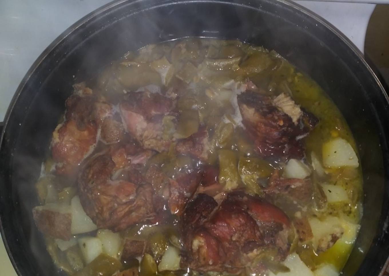 Italian beans with potatoes, potatoes and turkey tail