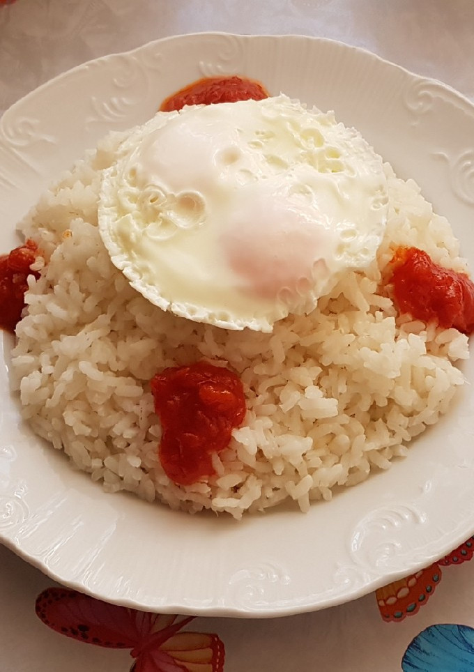 Una foto de Arroz a la cubana rápido y con menos calorías